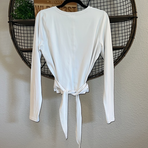 Lululemon Time to Restore Nulu Long Sleeve Shirt Size 12 EUC $78 - Picture 5 of 10